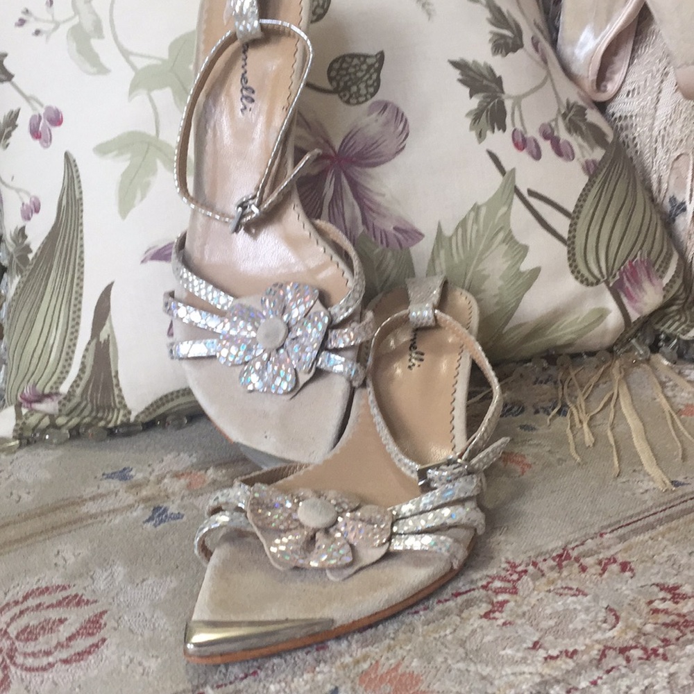 Ladies shoes